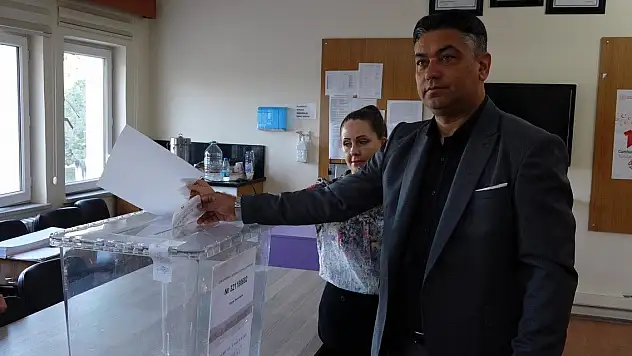 Bulgaristan seçimleri için Türkiye'deki çifte vatandaşlar sandık başında