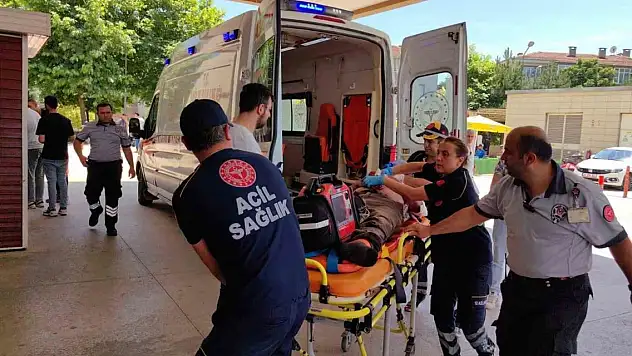 Motosiklet hafif ticari araçla çarpıştı: 1 ölü