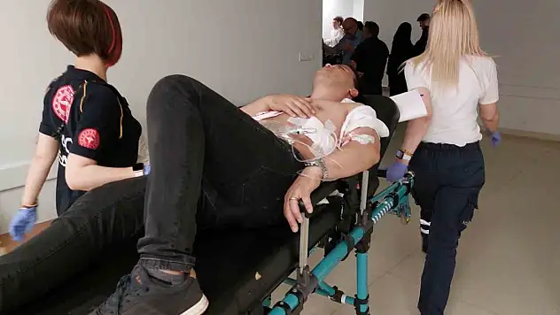 Restoranda müşterinin bıçakladığı garson ağır yaralandı