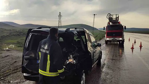 Kaygan yolda zincirleme kaza: 5 yaralı