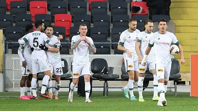 Konyaspor'dan ayrıldı boşta kaldı!