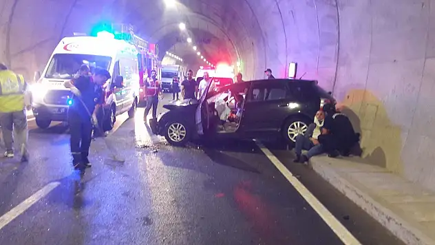 Ayvacık'ta tünelde trafik kazası: 1 ölü, 4 ağır yaralı
