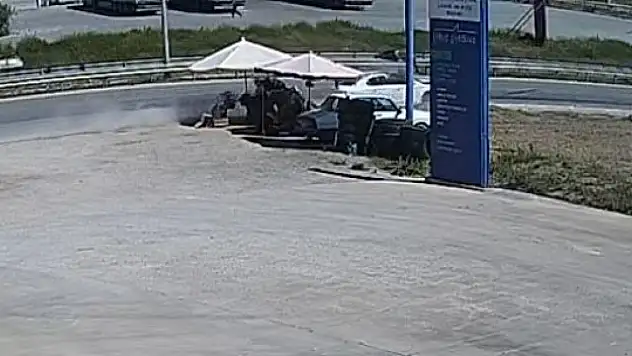 Amasya'da otomobil yol kenarındaki tezgaha daldı: 1 ölü