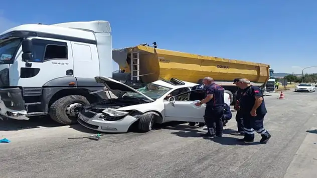 Otomobil ile kamyon çarpıştı: 1 ölü, 1 yaralı