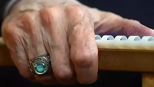 Bahçeli'den dikkat çekici yüzük paylaşımı