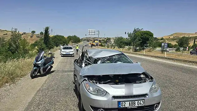 Adıyaman'da biçerdöver ile otomobil çarpıştı: 1'i ağır, 3 yaralı