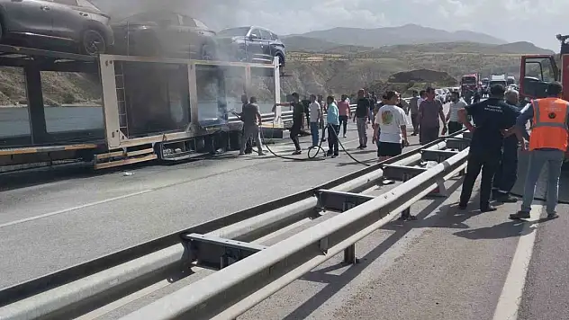 Sıfır kilometre araçlar yanmaktan son anda kurtarıldı