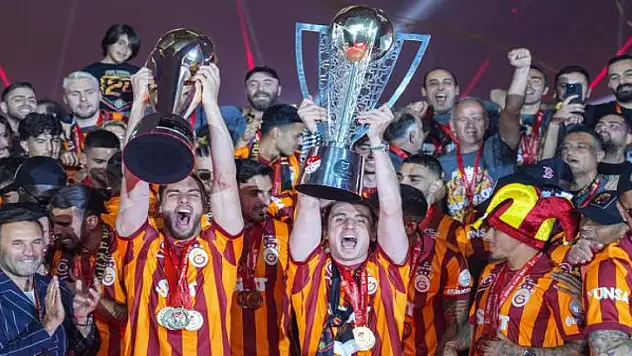 Galatasaray o sıralamada devleri solladı!