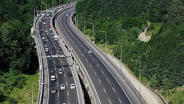 Yollarda trafik yoğunluğu yaşanıyor