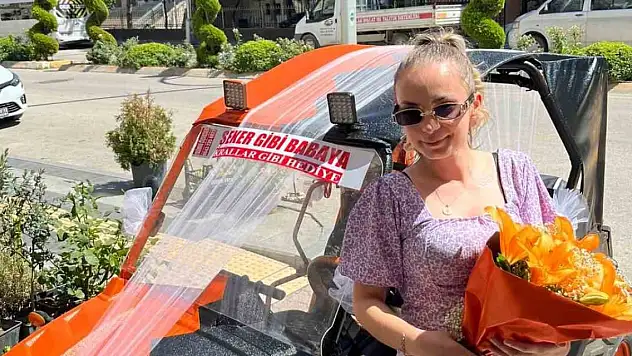 Babalar Günü'nde eşine kendi ürettiği aracı hediye etti