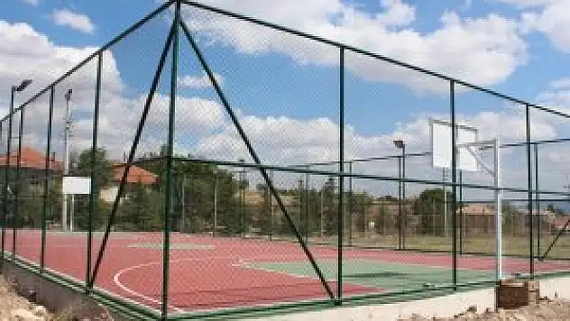 Beyşehir'de çok amaçlı spor sahaları yıl sonuna kadar tamamlanacak