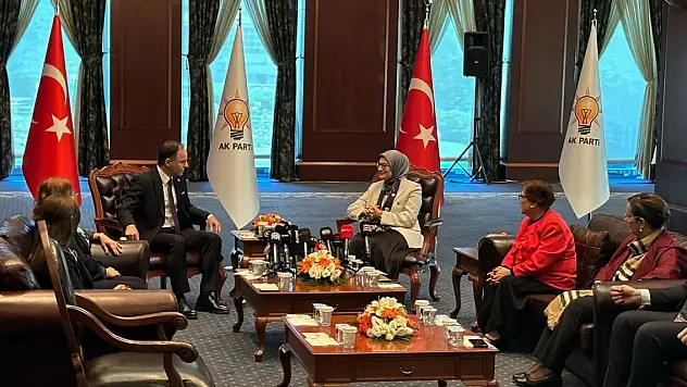 Siyasi partilerin bayramlaşmasında normalleşme mesajları