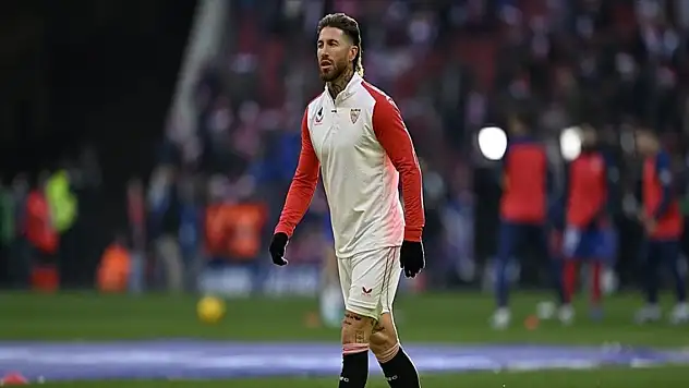 Deneyimli futbolcu Sergio Ramos, Sevilla'dan ayrıldı
