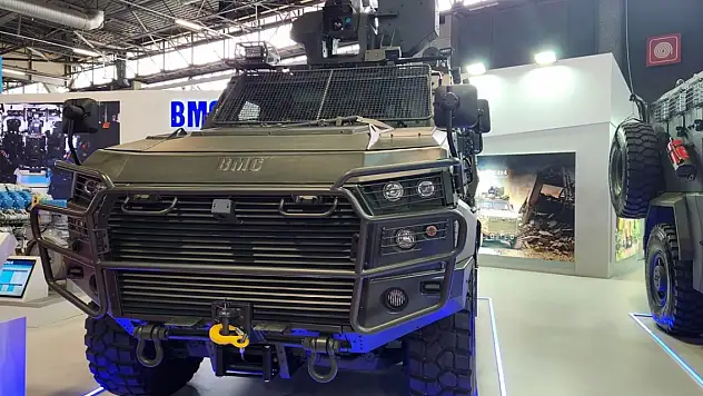 Ağır silahların yerli askeri araç platformu yurt dışında ilk kez vitrine çıktı