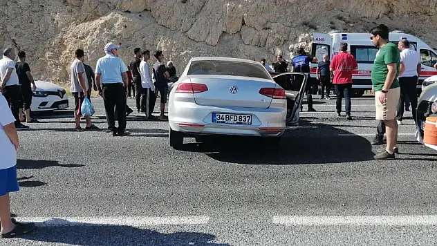 İki aracın çarpıştığı kazada AK Parti Belde Başkanı hayatını kaybetti