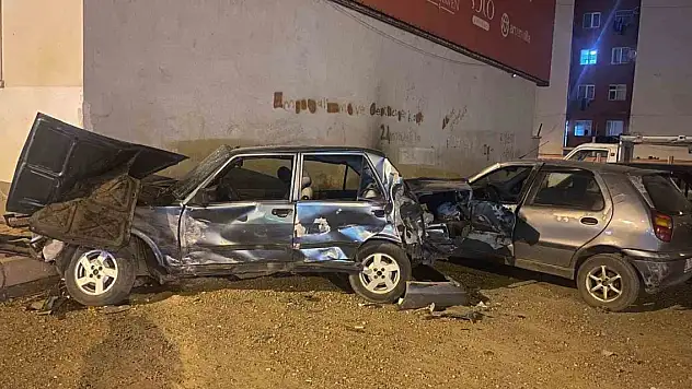 Park halindeki otomobili kağıt gibi ezdi