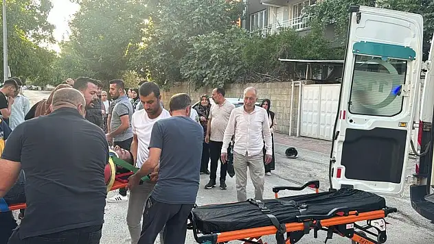 Motosiklet ile otomobil çarpıştı: 1'i ağır 2 yaralı