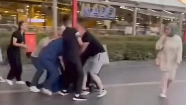 Yumruk yumruğa kavga böyle görüntülendi