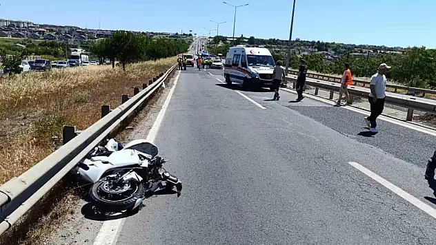 Bariyerlere çarpan motosiklet sürücüsü hayatını kaybetti