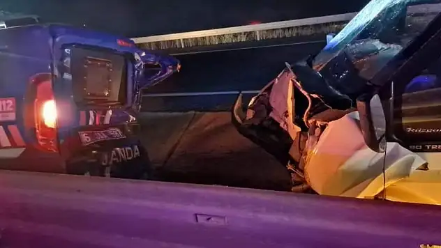 Jandarma aracına minibüs çarptı: 1 ölü, 4 yaralı