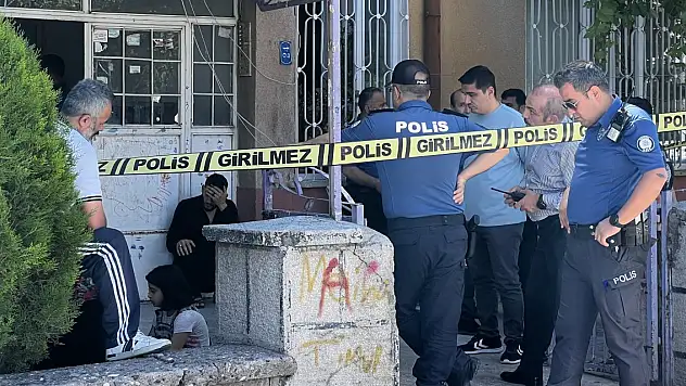 Evinde tabancayla başından vuruldu!