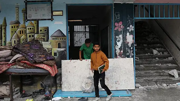 Gazze'de 800 bin öğrenci eğitim hakkından mahrum bırakıldı