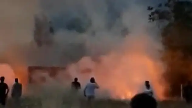 Düğünde atılan havai fişek, araziye düşerek yangına neden oldu