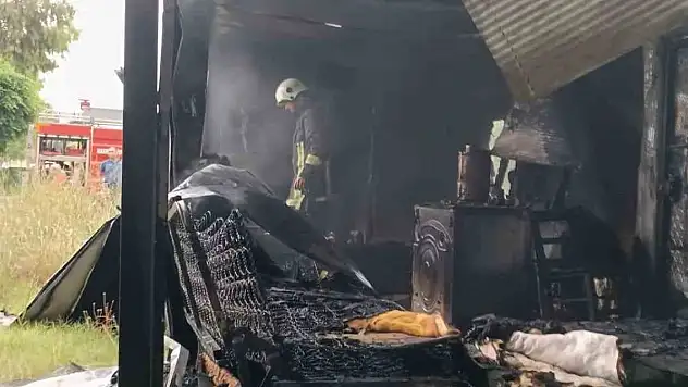 Yanan konteyner kullanılmaz hale geldi