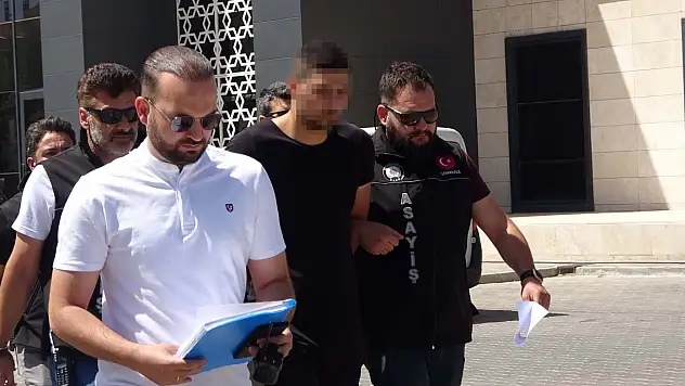 Kayınpederini bıçaklayarak öldürüp, eşi ve 3 yakınını yaraladı