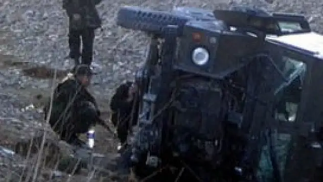 Askeri araç kaza yaptı: 2 yaralı