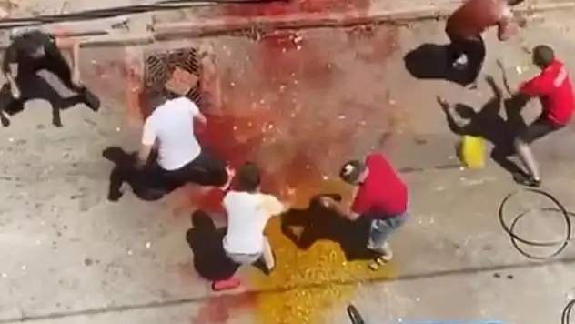 Damadın üzerine yumurta attılar