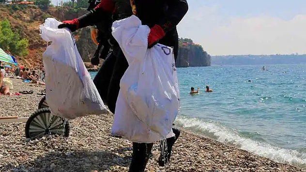Dünyaca ünlü sahilden günlük 60 ton atık toplanıyor