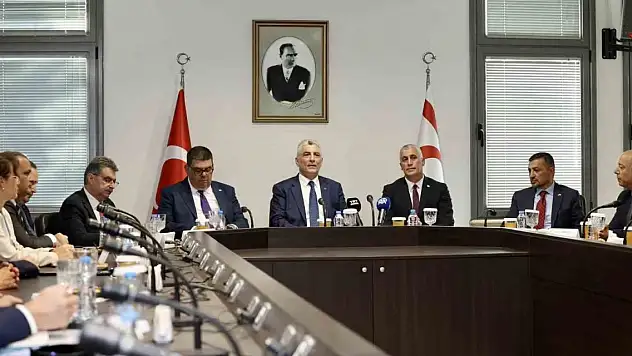 Ticaret Bakanı Bolat, KKTC'de iş insanlarıyla bir araya geldi