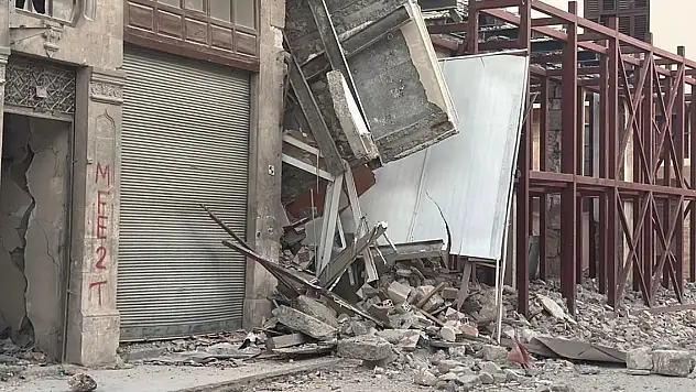 Son dakika: Hatay'da bina çöktü!