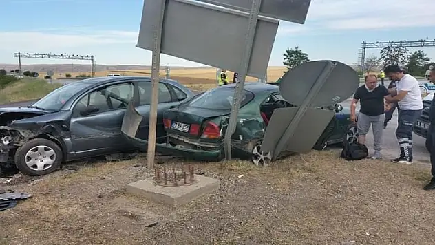 Çankırı'da 2 otomobil çarpıştı: 8 yaralı