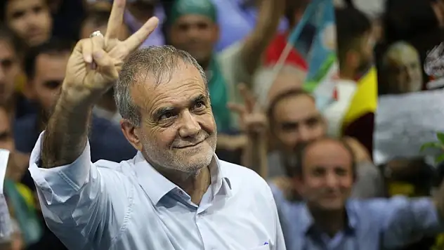 İran'da cumhurbaşkanlığı seçimi... Pezeşkiyan önde!
