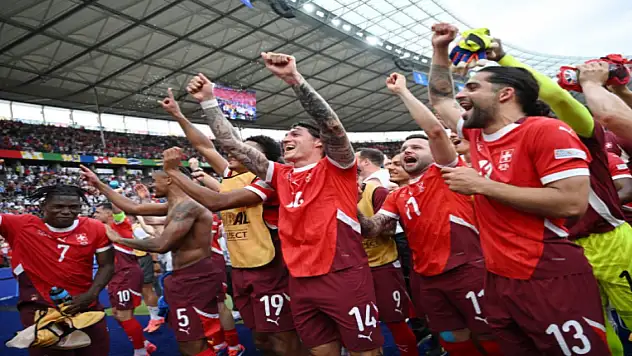 Son şampiyon İtalya erken havlu attı