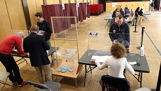 Fransa'da oy verme işlemi başladı