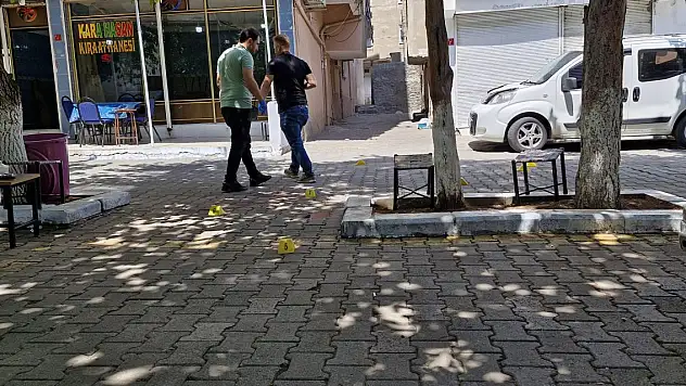 Husumetlisi tarafından tabanca ile vuruldu