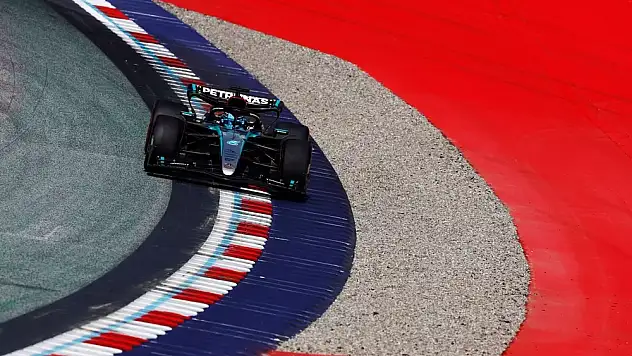 Russell Red Bull'un evinde kazandı!