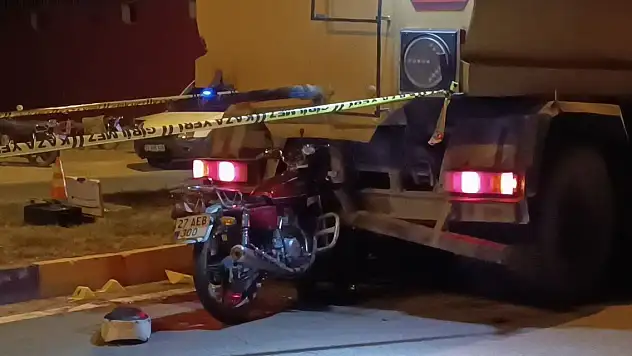 Sulama aracına çarpan motosikletli genç hayatını kaybetti