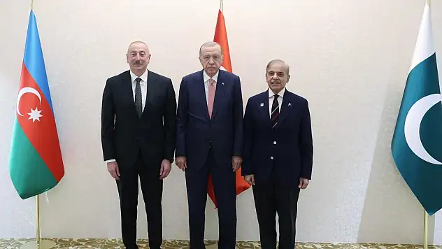 Cumhurbaşkanı Erdoğan, Aliyev ve Şerif ile üçlü toplantı yaptı