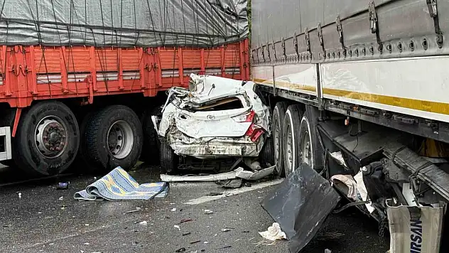 Sakarya'da zincirleme trafik kazasında 1 kişi öldü, 6 kişi yaralandı