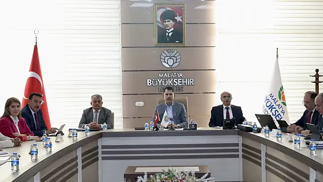 Bakan Kurum'dan ilk ziyaret: Asrın felaketinin açtığı tüm yaraları saracağız