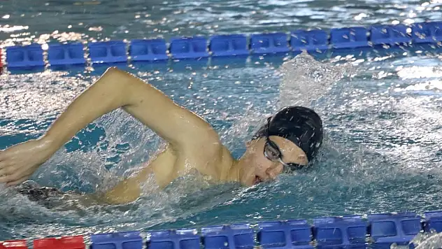 Son Dakika! Milli yüzücü Kuzey Tunçelli'den, Litvanya'da üç rekor