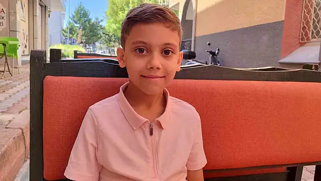 Henüz 9 yaşında... Türkiye'nin en genç yazarı olmak istiyor