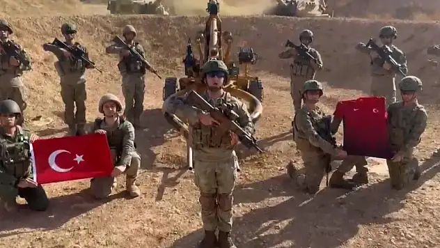 Mehmetçik'ten A Milli Futbol Takımı'na destek