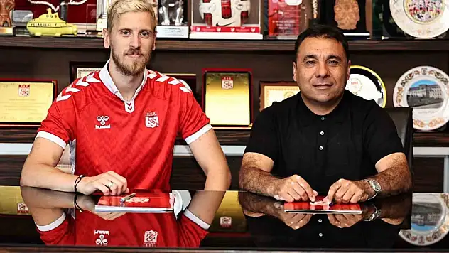 Sivasspor'da transfer! Sırp stoper imzayı attı