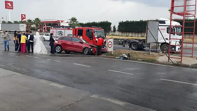 Düğüne saatler kala gelin ve damat kaza yaptı: 5 yaralı
