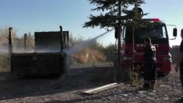 Yanan kamyonunu itfaiyeye sürdü